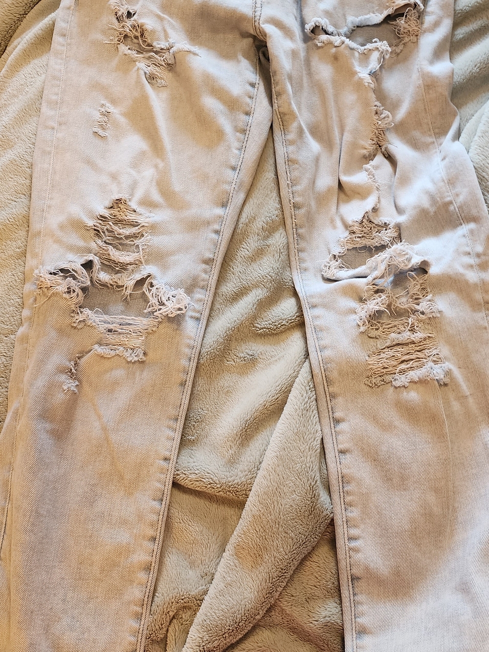 American Eagle Outfitters Men's Light Beige Distressed Skinny Jeans